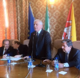 Il Presidente Nicola Bono con il Sindaco di Siracusa Roberto Visentin, il Rettore dell'Università di Catania, Antonio Recca e il Presidente della Provincia Regionale di Ragusa, Franco Antoci.