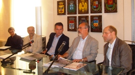 Il Presidente del Consiglio Provinciale Michele Mangiafico con i ricercatori.