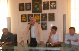 Il Presidente Nicola Bono con il Sindaco Carlo Scibetta, il Consigliere provinciale Domenico Nigro </br>e il dirigente Concetto Silluzio.