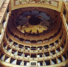 L'interno del Teatro </br>comunale di Ortigia