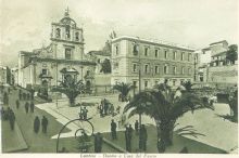 L'ex Casa del Fascio di Lentini </br> accanto al Duomo.