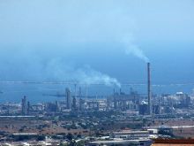 Immissione di fumi in atmosfera</br> nella zona industriale di Priolo