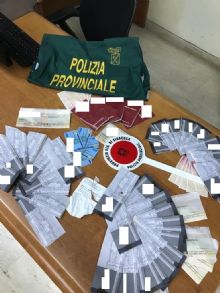 Il materiale rinvenuto<br/>dalla polizia provinciale